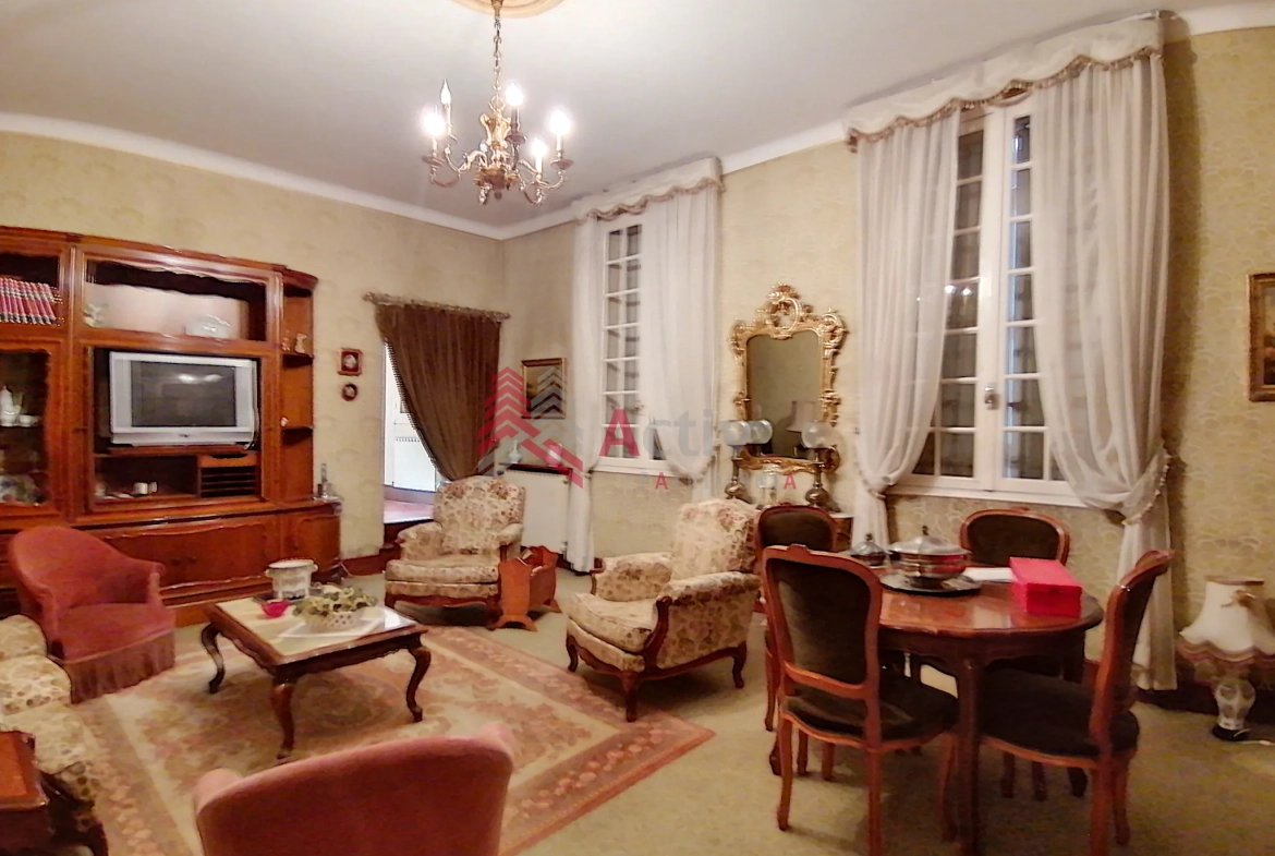 Belle maison de maître à rénover à Beaucaire - grand potentiel et charme d'époque 