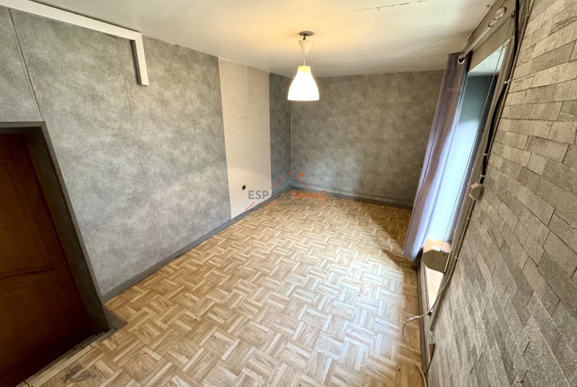 A Vendre Longère Traditionnelle à Wallers avec Grand Terrain et Garage - Charmant et Authentique 
