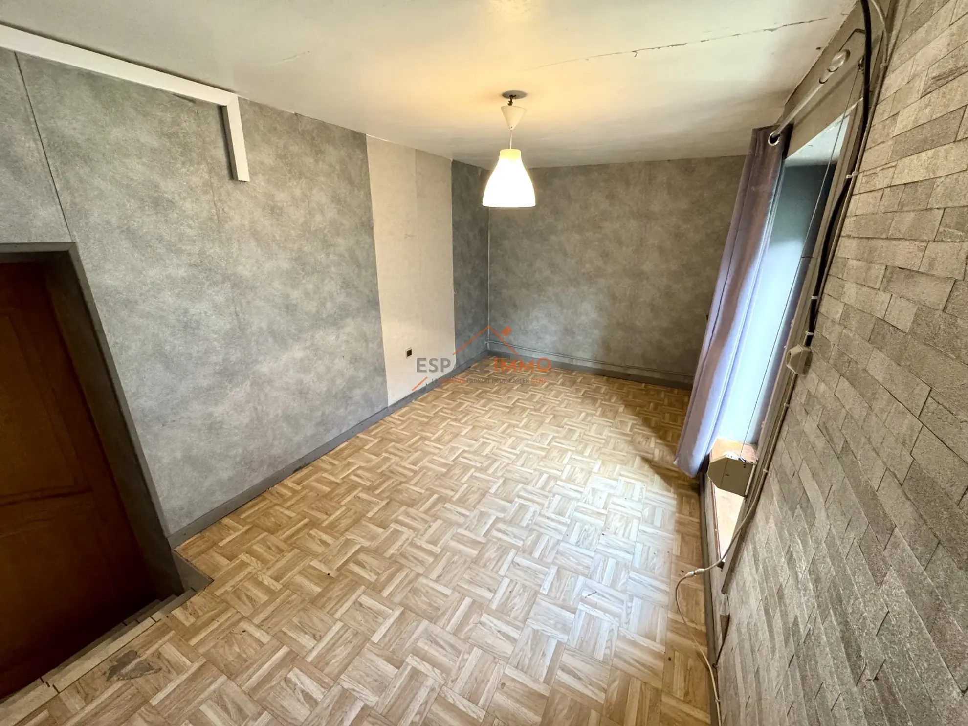 A Vendre Longère Traditionnelle à Wallers avec Grand Terrain et Garage - Charmant et Authentique 