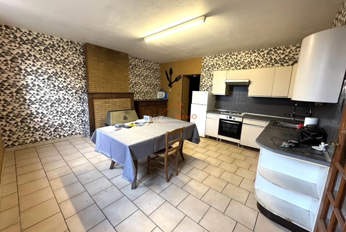 A Vendre Longère Traditionnelle à Wallers avec Grand Terrain et Garage - Charmant et Authentique 