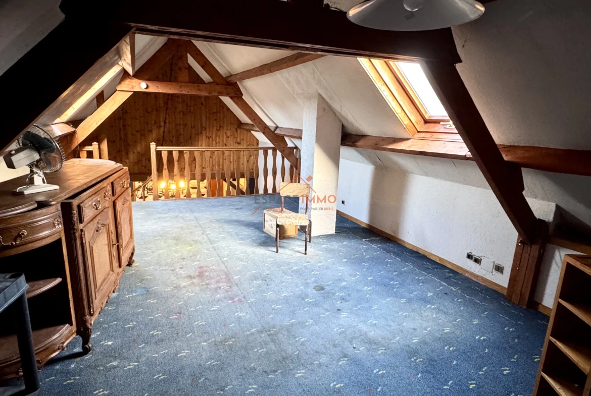 A Vendre Longère Traditionnelle à Wallers avec Grand Terrain et Garage - Charmant et Authentique 