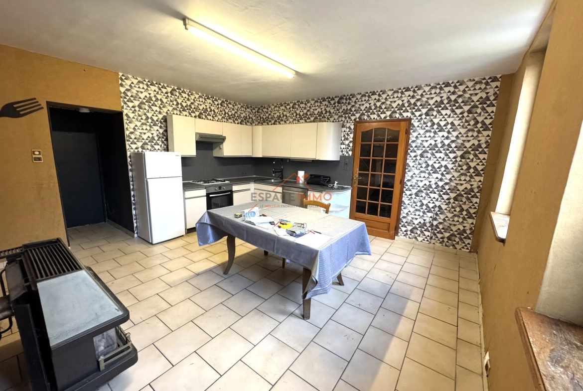A Vendre Longère Traditionnelle à Wallers avec Grand Terrain et Garage - Charmant et Authentique 