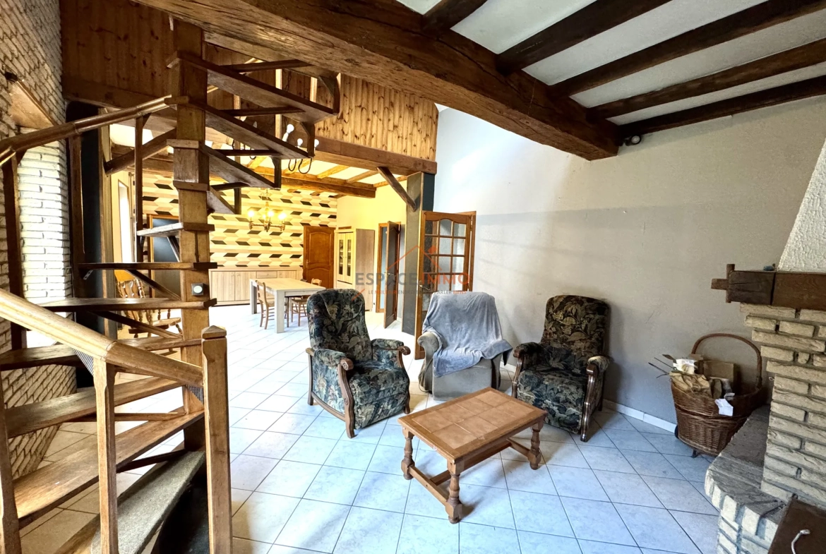 A Vendre Longère Traditionnelle à Wallers avec Grand Terrain et Garage - Charmant et Authentique 