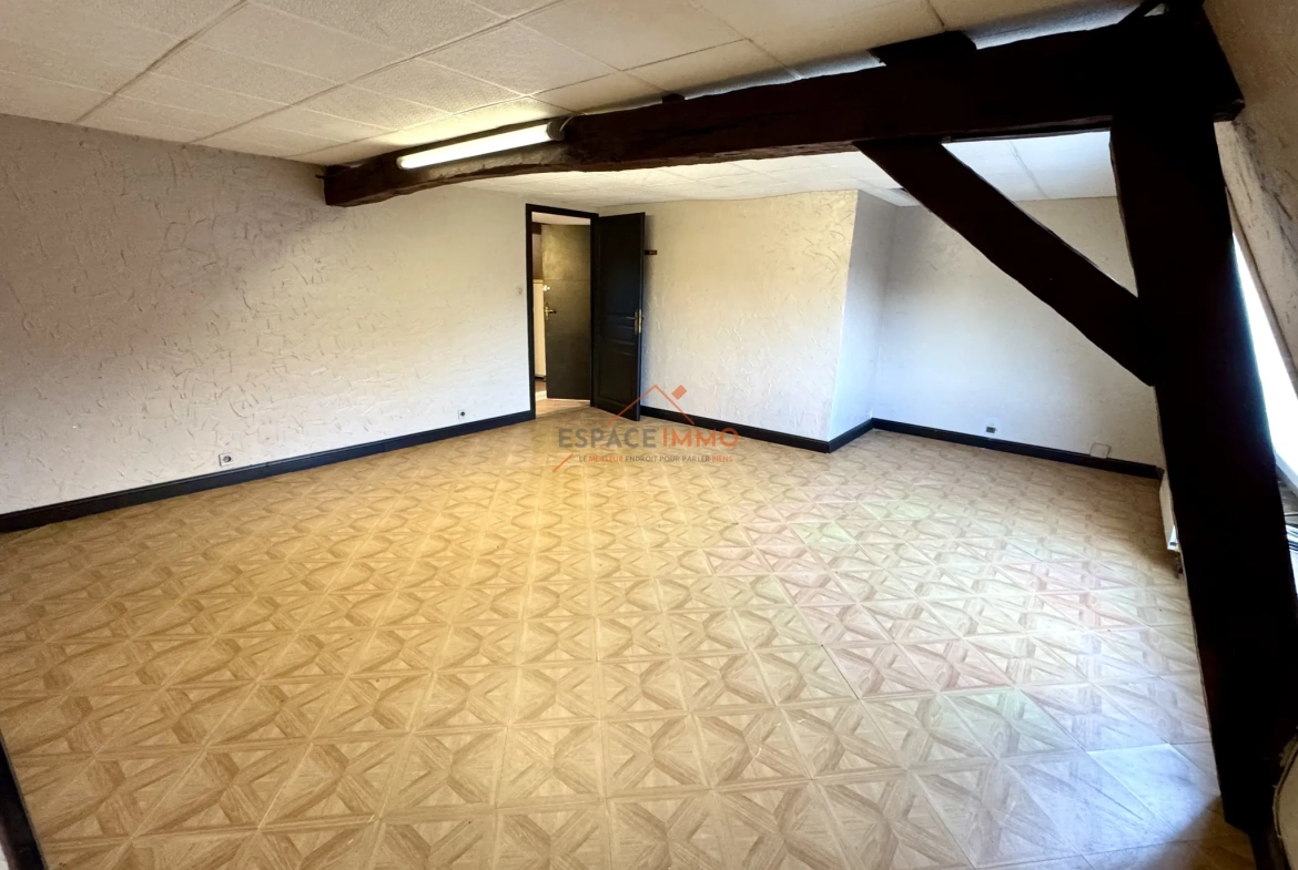 A Vendre Longère Traditionnelle à Wallers avec Grand Terrain et Garage - Charmant et Authentique 