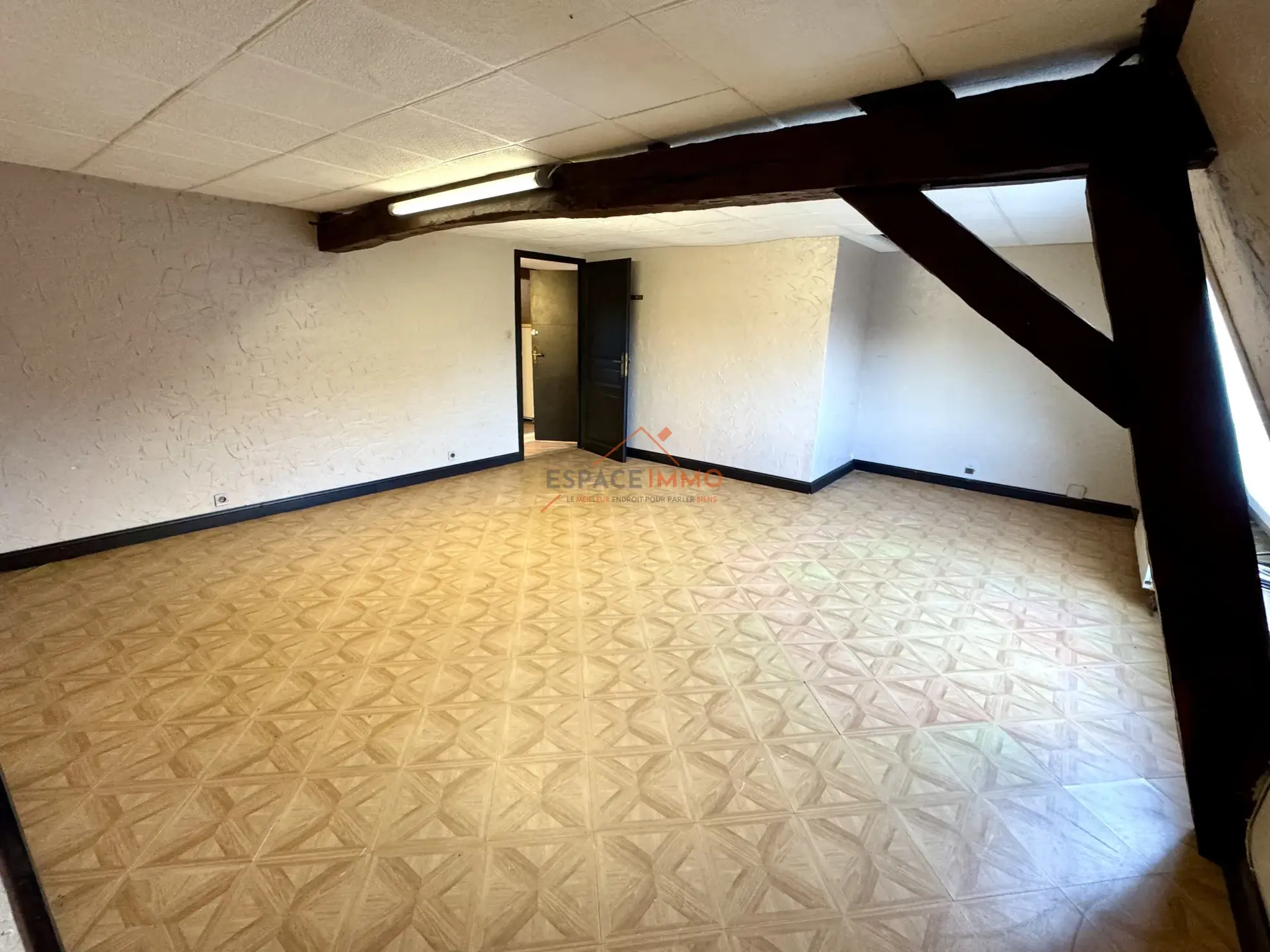 A Vendre Longère Traditionnelle à Wallers avec Grand Terrain et Garage - Charmant et Authentique 