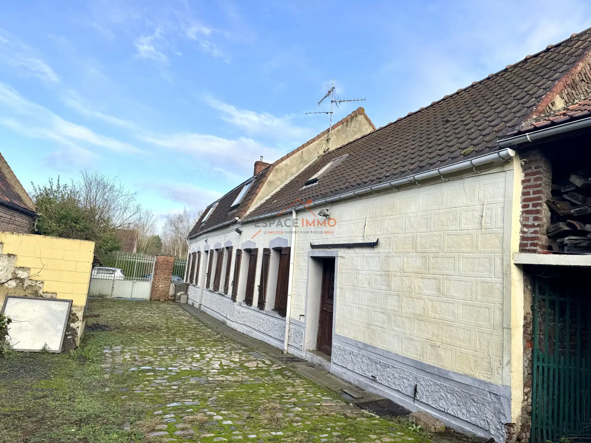 A Vendre Longère Traditionnelle à Wallers avec Grand Terrain et Garage - Charmant et Authentique 