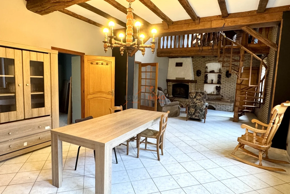 A Vendre Longère Traditionnelle à Wallers avec Grand Terrain et Garage - Charmant et Authentique 