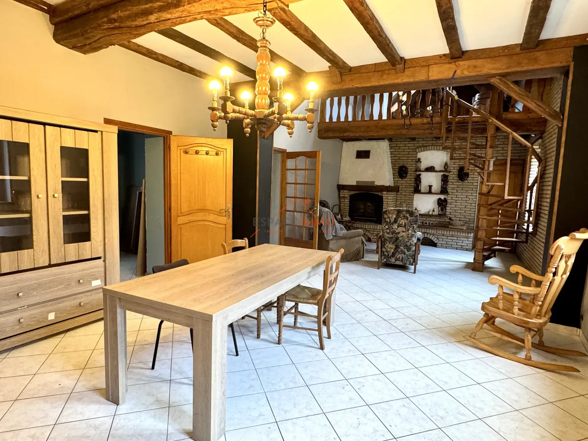 A Vendre Longère Traditionnelle à Wallers avec Grand Terrain et Garage - Charmant et Authentique 