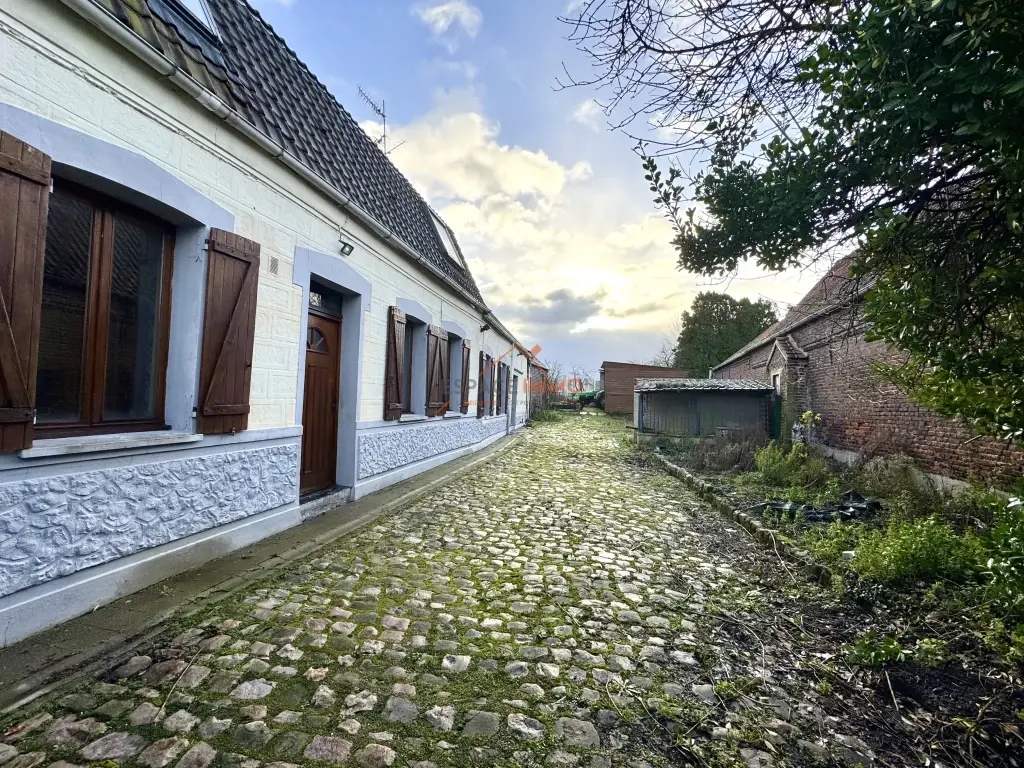 A Vendre Longère Traditionnelle à Wallers avec Grand Terrain et Garage - Charmant et Authentique