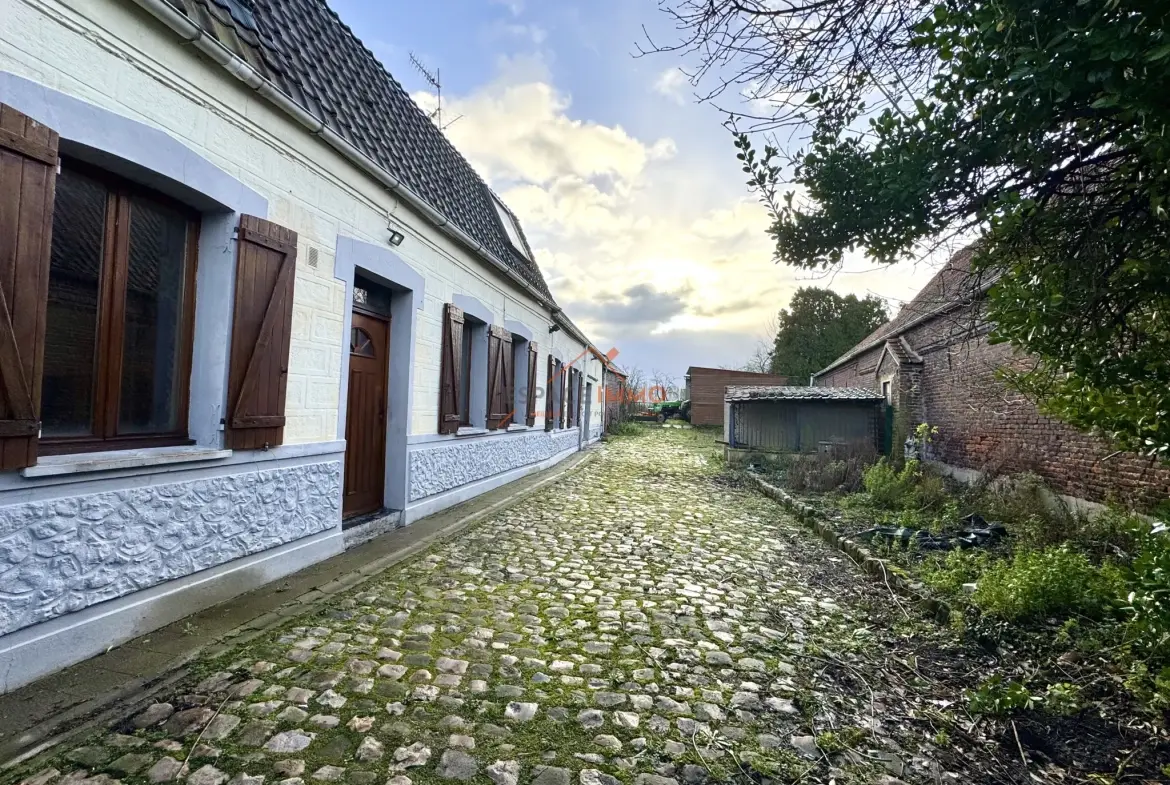 A Vendre Longère Traditionnelle à Wallers avec Grand Terrain et Garage - Charmant et Authentique 