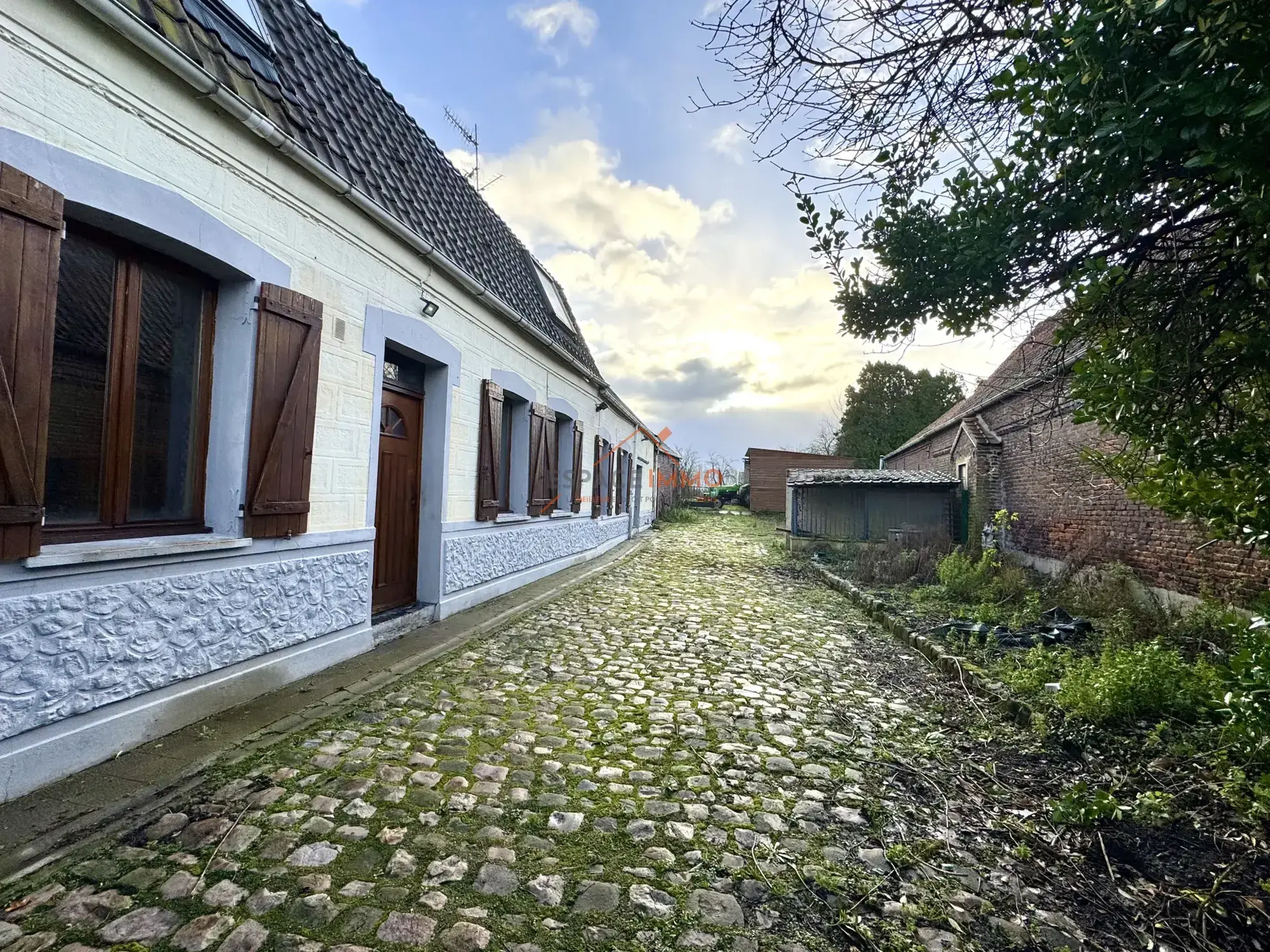 A Vendre Longère Traditionnelle à Wallers avec Grand Terrain et Garage - Charmant et Authentique 