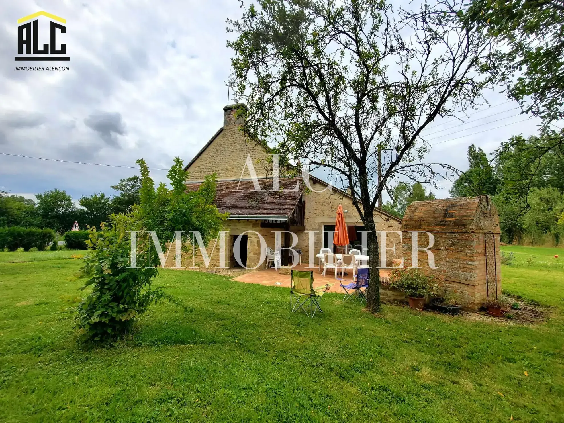 Longère de 166 m2 à vendre proche d'Alençon avec garage et terrasse 