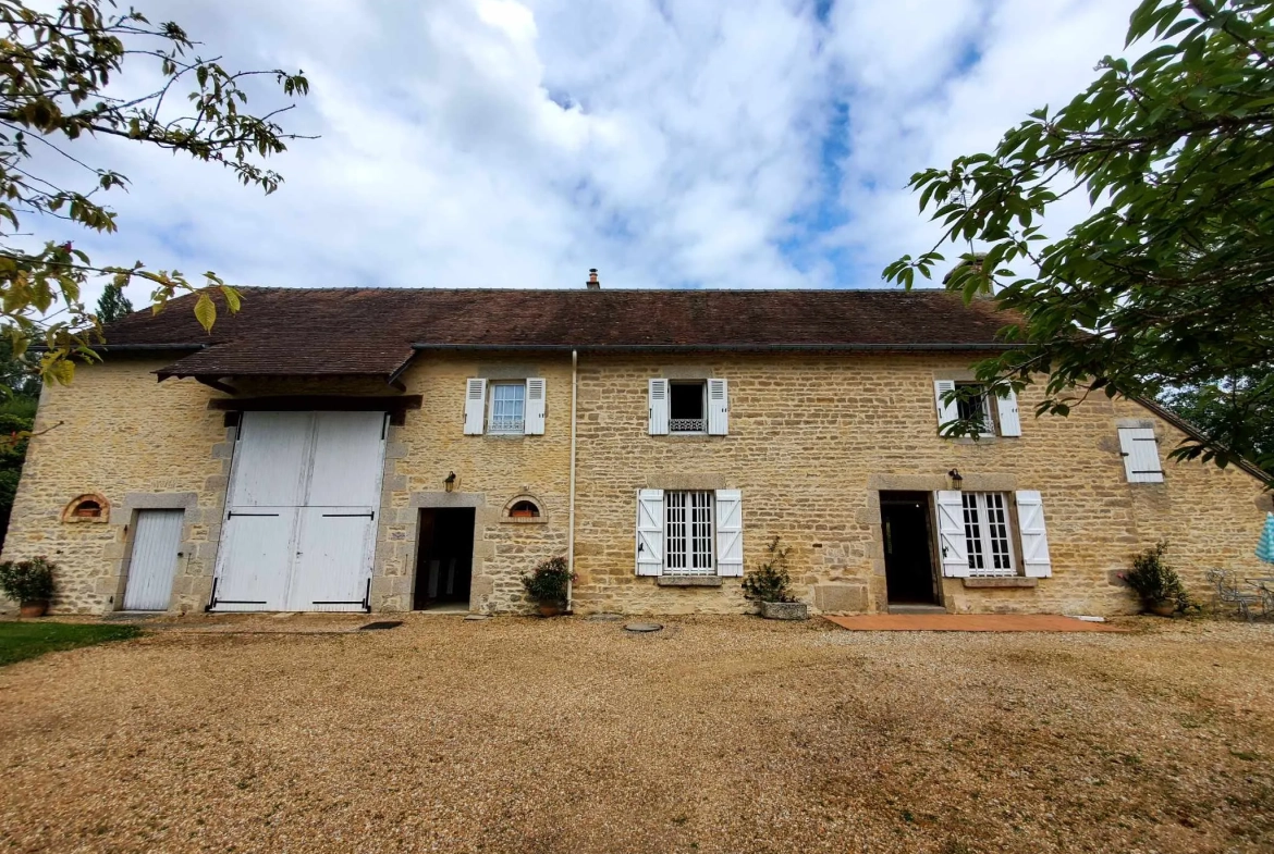 Longère de 166 m2 à vendre proche d'Alençon avec garage et terrasse 