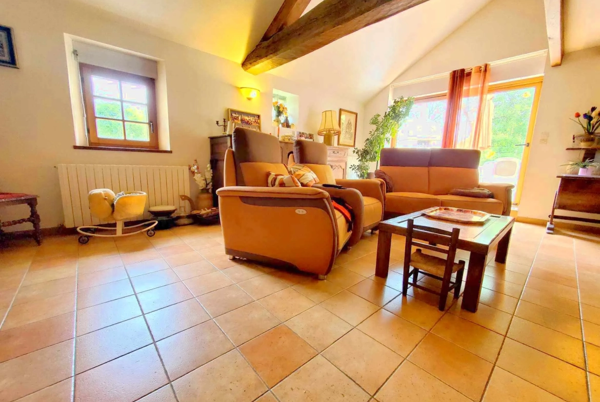 Longère de 166 m2 à vendre proche d'Alençon avec garage et terrasse 