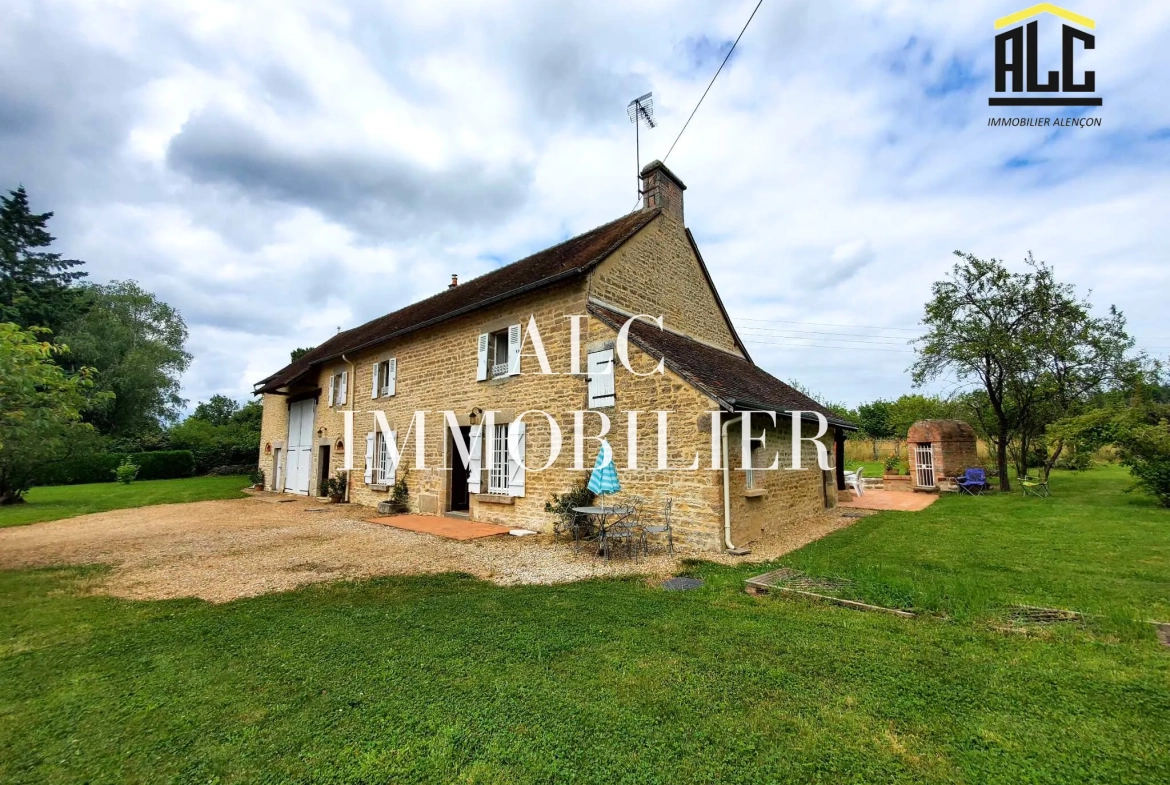 Longère de 166 m2 à vendre proche d'Alençon avec garage et terrasse 