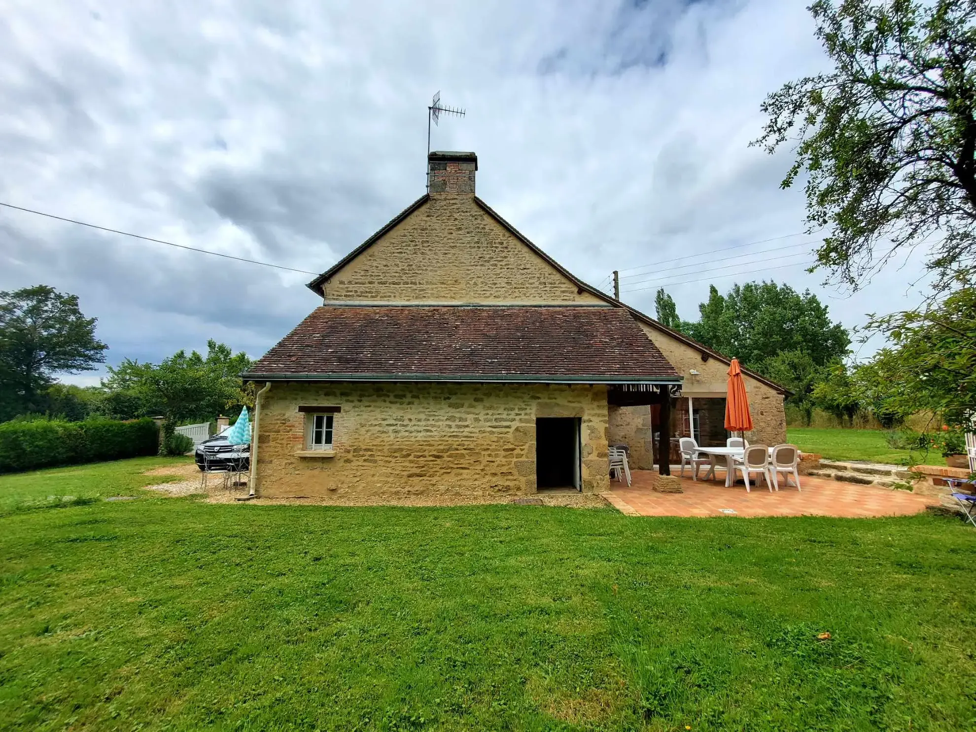Longère de 166 m2 à vendre proche d'Alençon avec garage et terrasse 