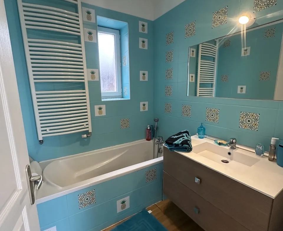Maison 136 m² à Riorges avec terrasse et jardin clos, proche commodités 