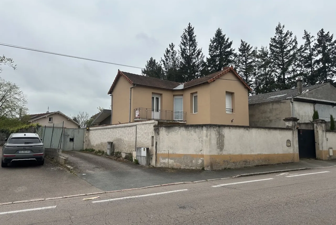 Maison 136 m² à Riorges avec terrasse et jardin clos, proche commodités 