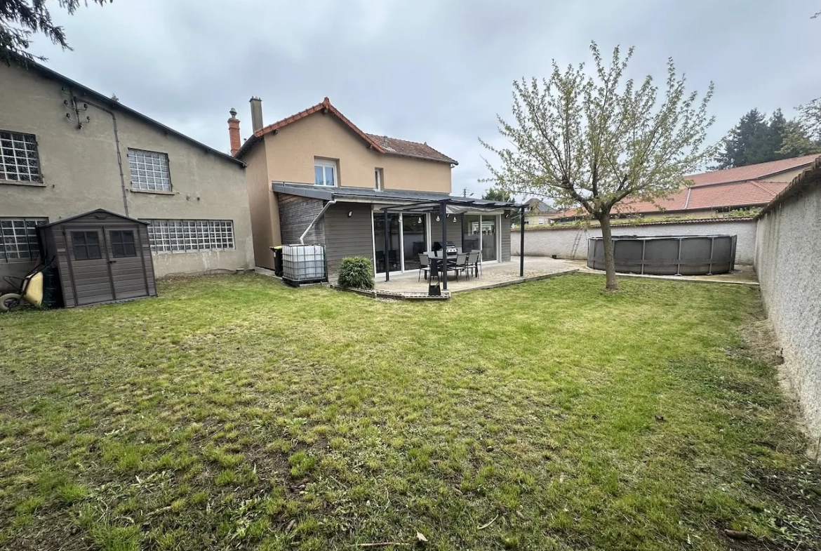 Maison 136 m² à Riorges avec terrasse et jardin clos, proche commodités 