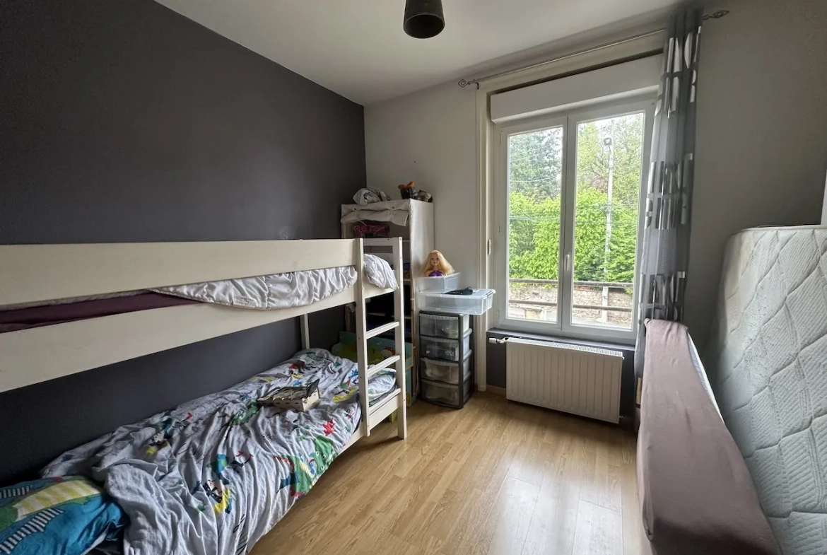 Maison 136 m² à Riorges avec terrasse et jardin clos, proche commodités 