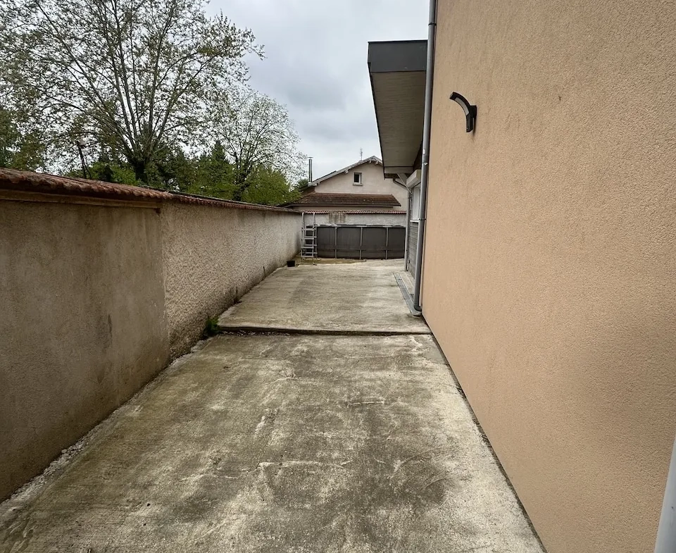 Maison 136 m² à Riorges avec terrasse et jardin clos, proche commodités 