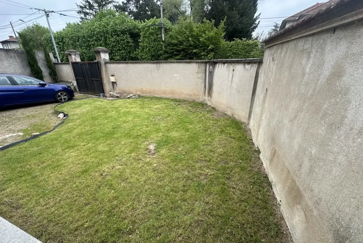 Maison 136 m² à Riorges avec terrasse et jardin clos, proche commodités 