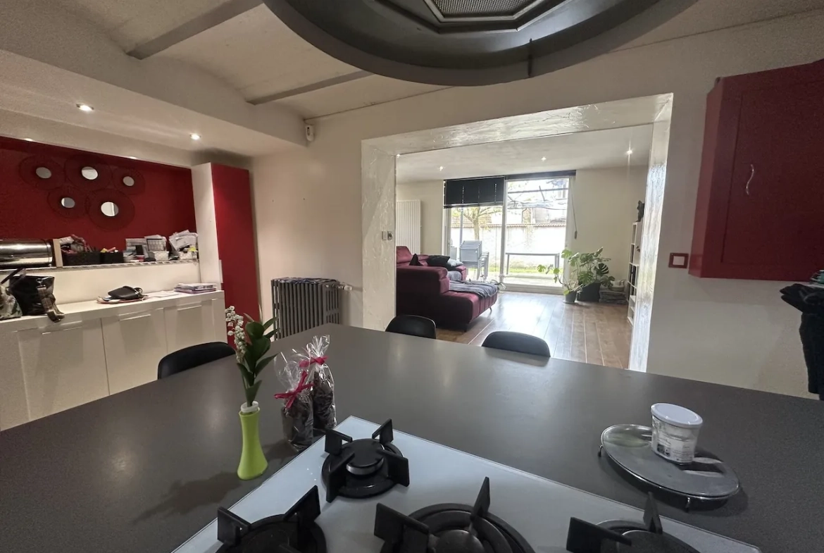 Maison 136 m² à Riorges avec terrasse et jardin clos, proche commodités 
