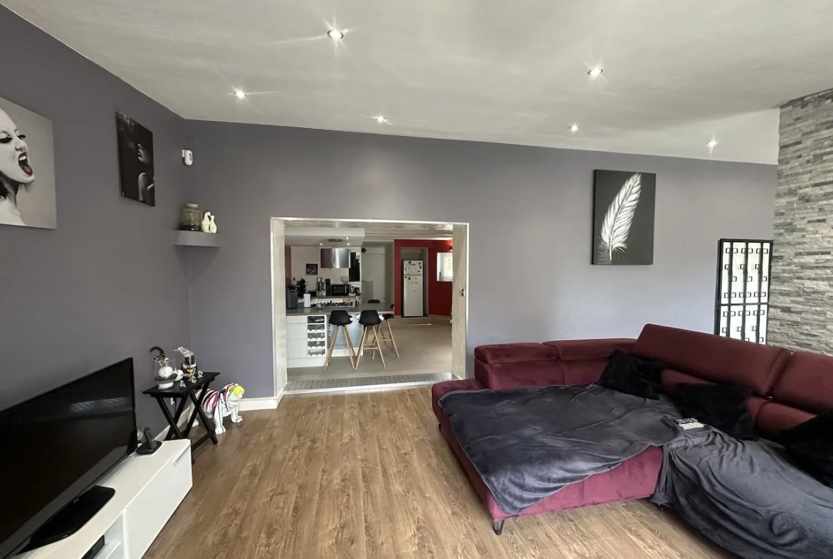 Maison 136 m² à Riorges avec terrasse et jardin clos, proche commodités 