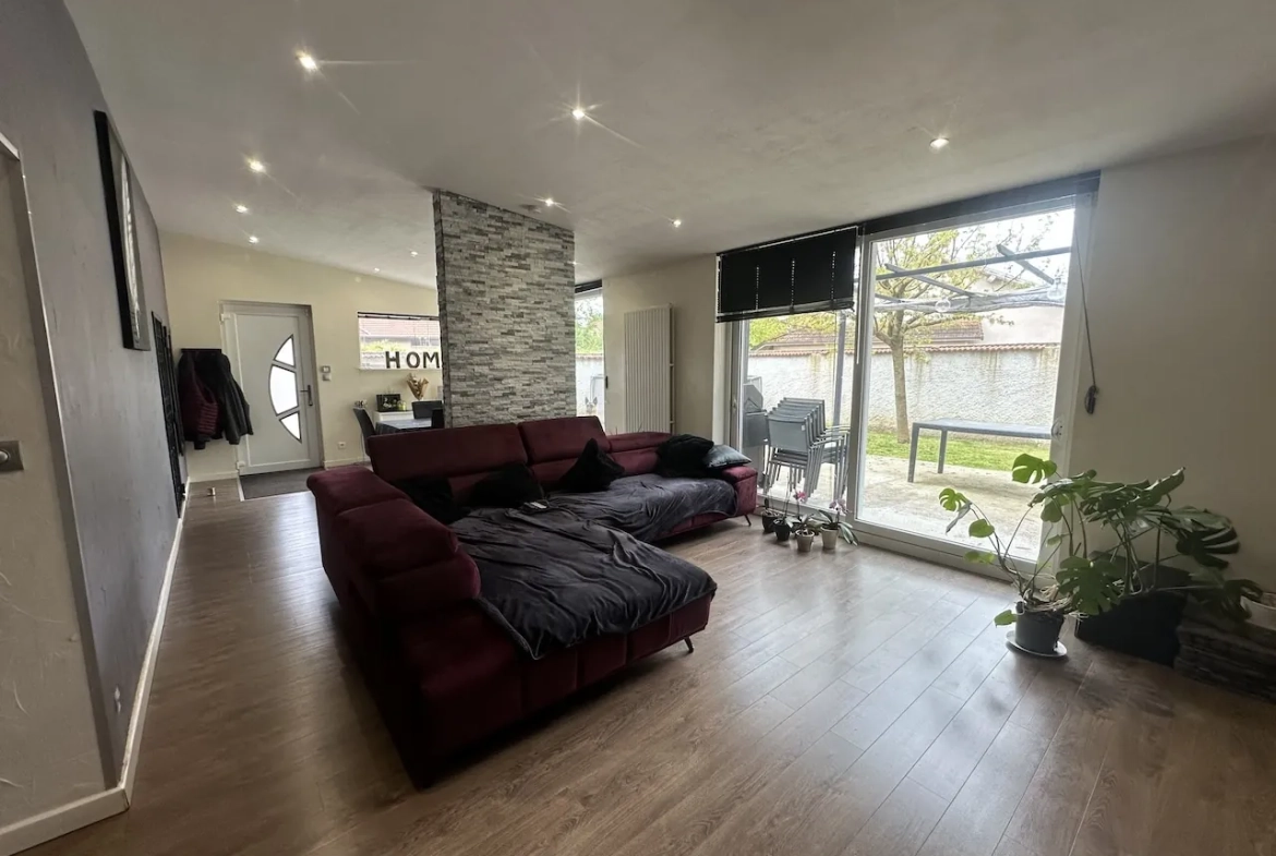 Maison 136 m² à Riorges avec terrasse et jardin clos, proche commodités 
