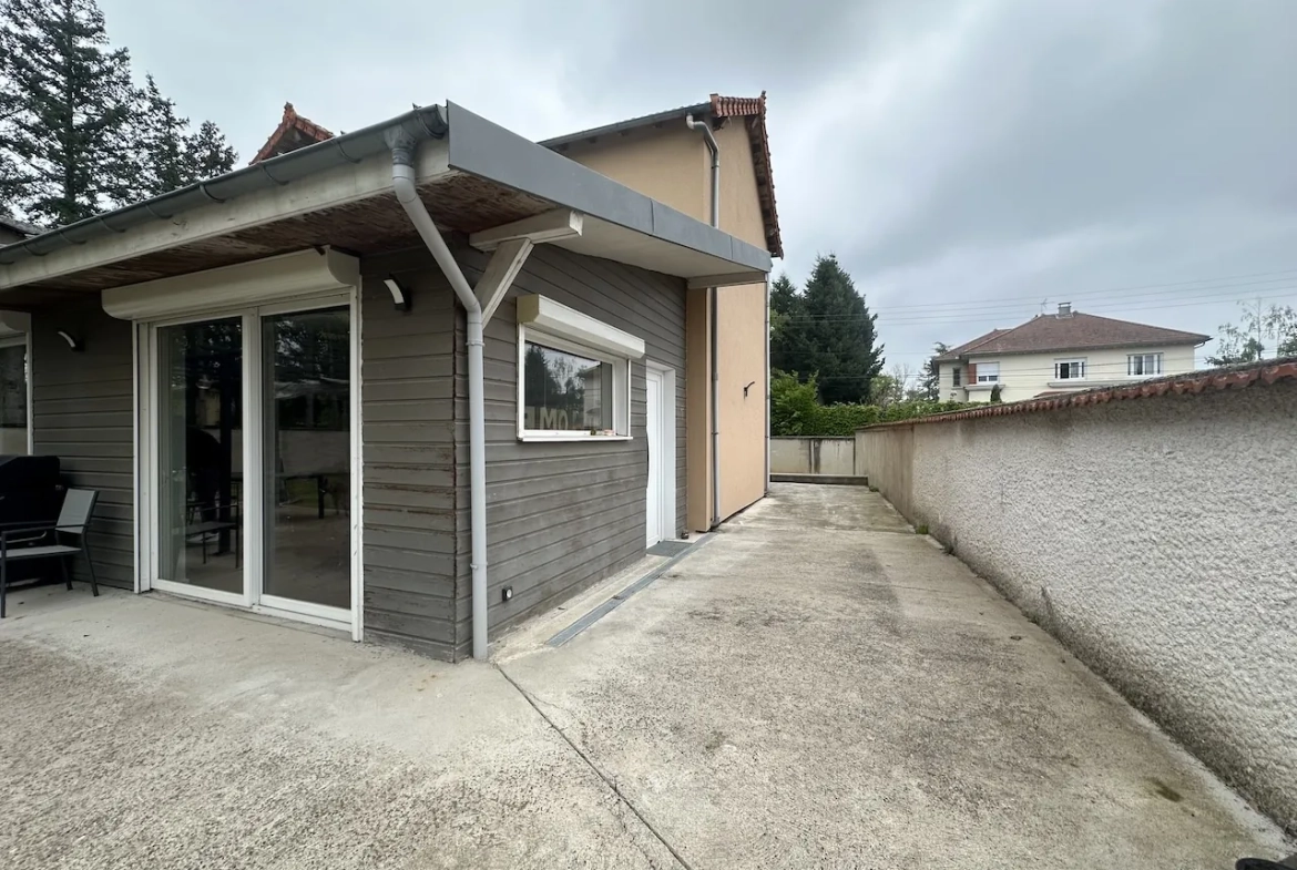 Maison 136 m² à Riorges avec terrasse et jardin clos, proche commodités 