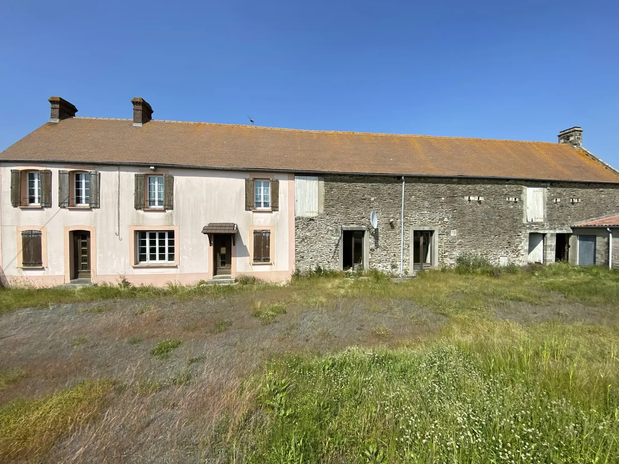 Ferme ancienne à Croisilles avec grand terrain et potentiel d'aménagement 