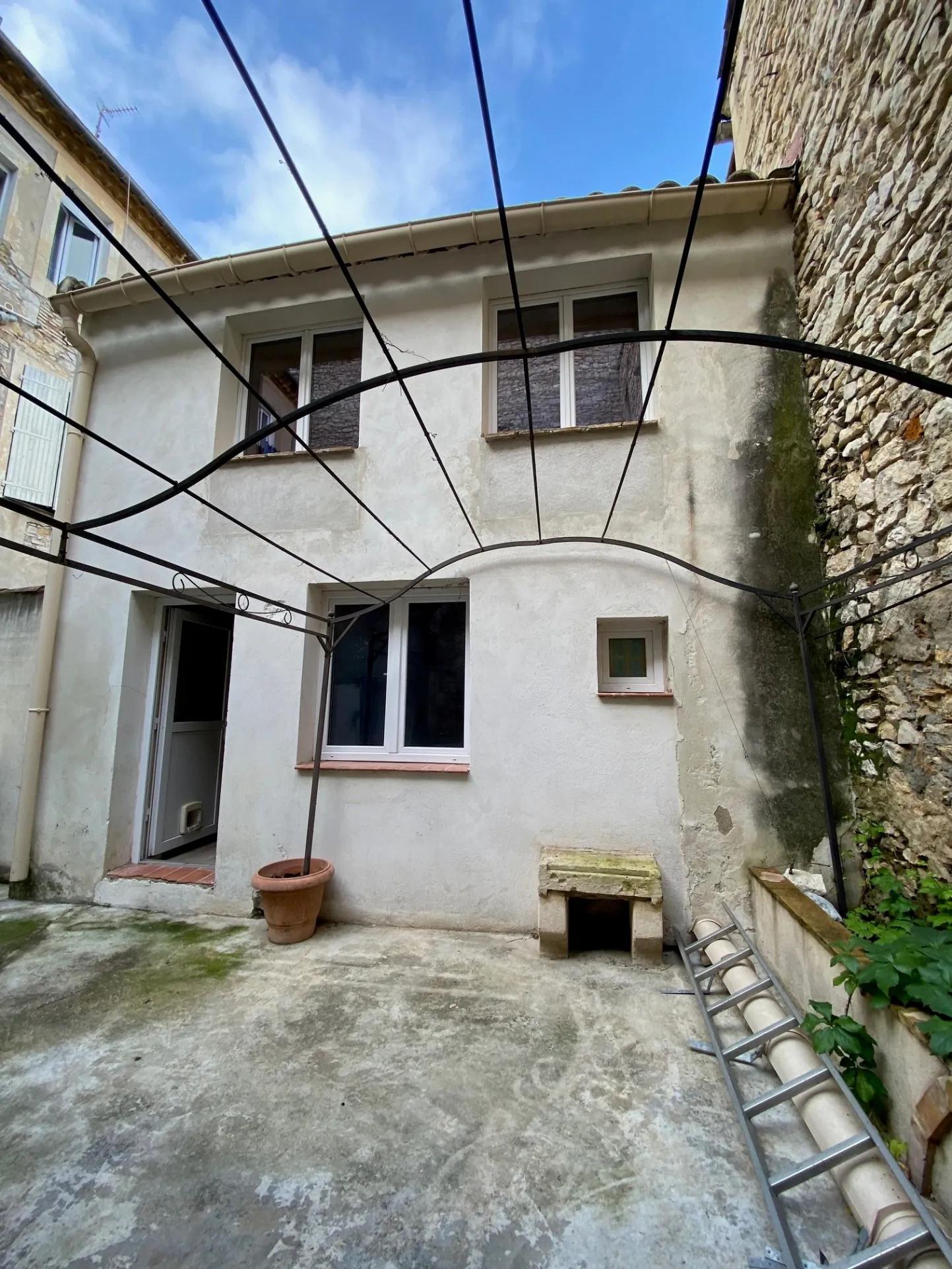 Appartement T2/T3 avec terrasse en plein centre de Nîmes 