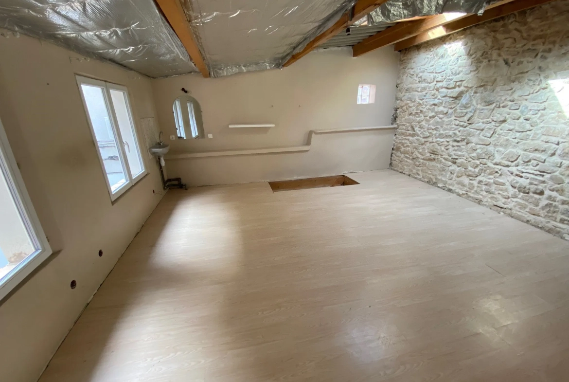Appartement T2/T3 avec terrasse en plein centre de Nîmes 