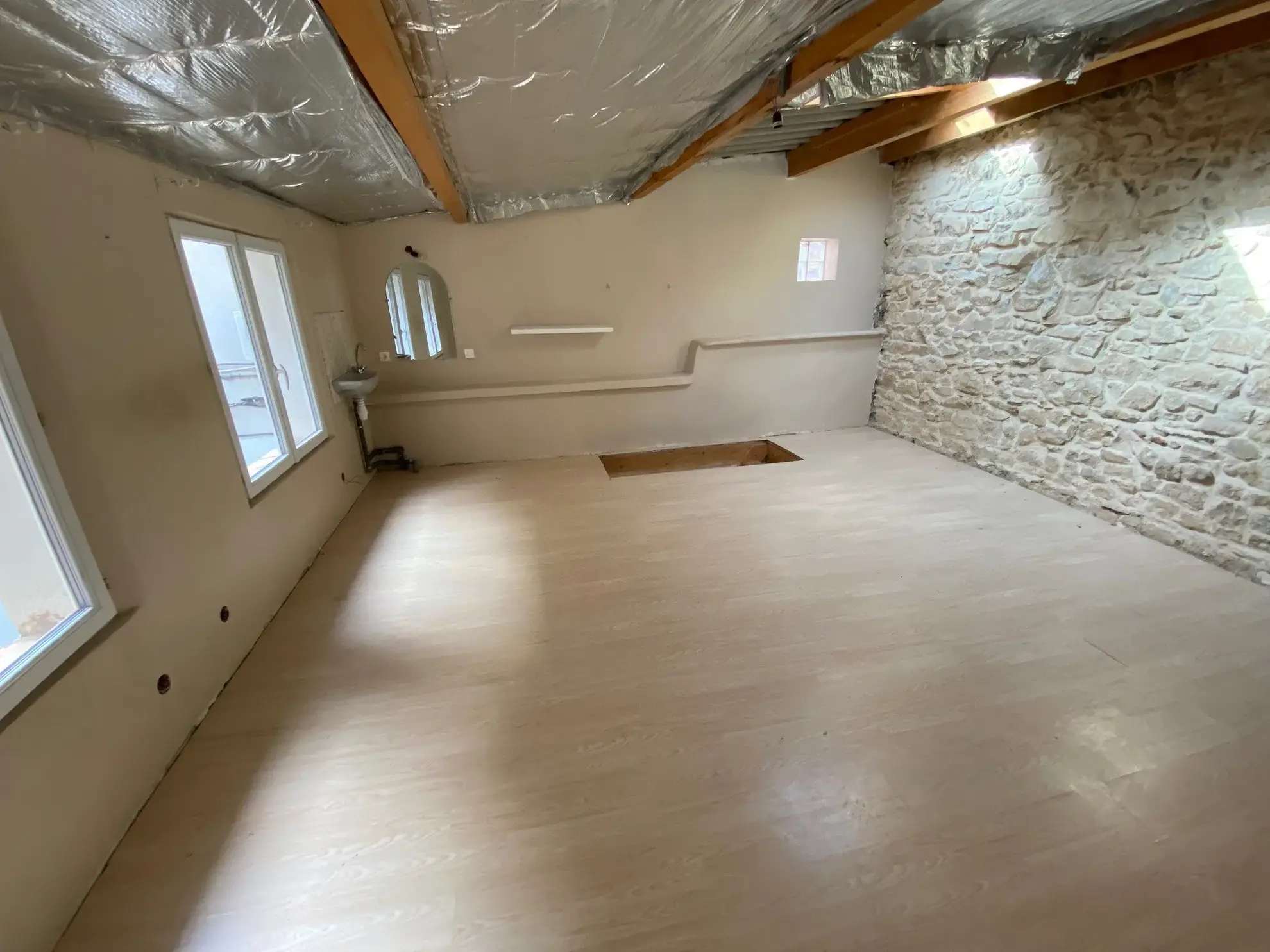 Appartement T2/T3 avec terrasse en plein centre de Nîmes 