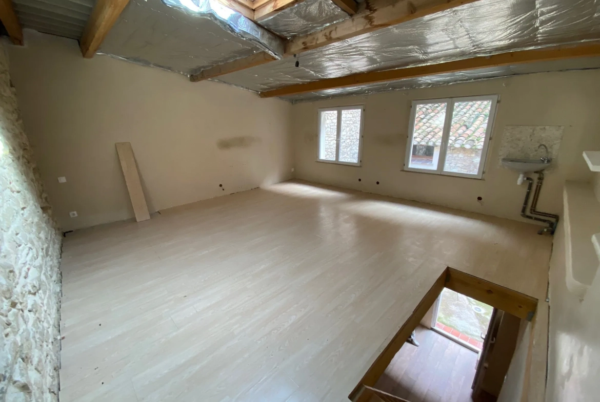 Appartement T2/T3 avec terrasse en plein centre de Nîmes 