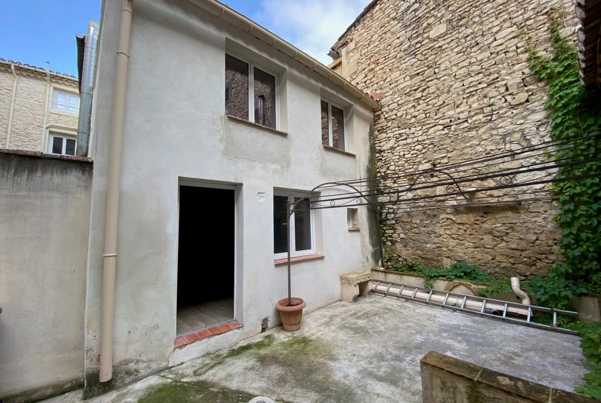 Appartement T2/T3 avec terrasse en plein centre de Nîmes 