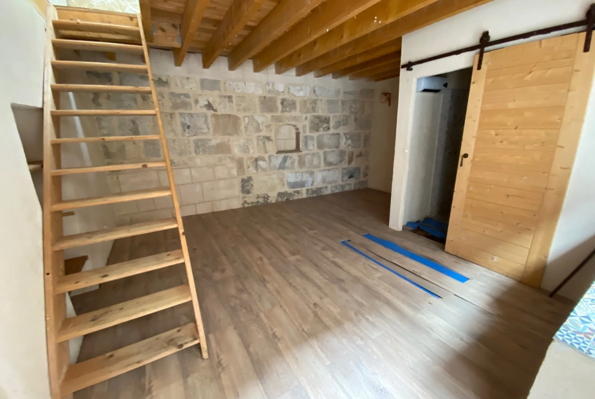 Appartement T2/T3 avec terrasse en plein centre de Nîmes 