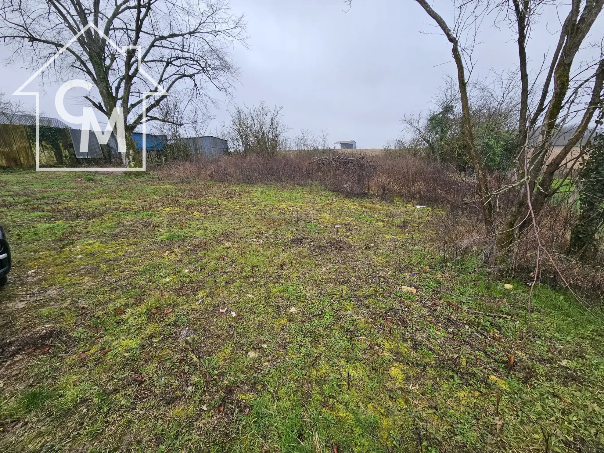 Terrain constructible de 602 m² à Paudy avec parcelle agricole attenante 