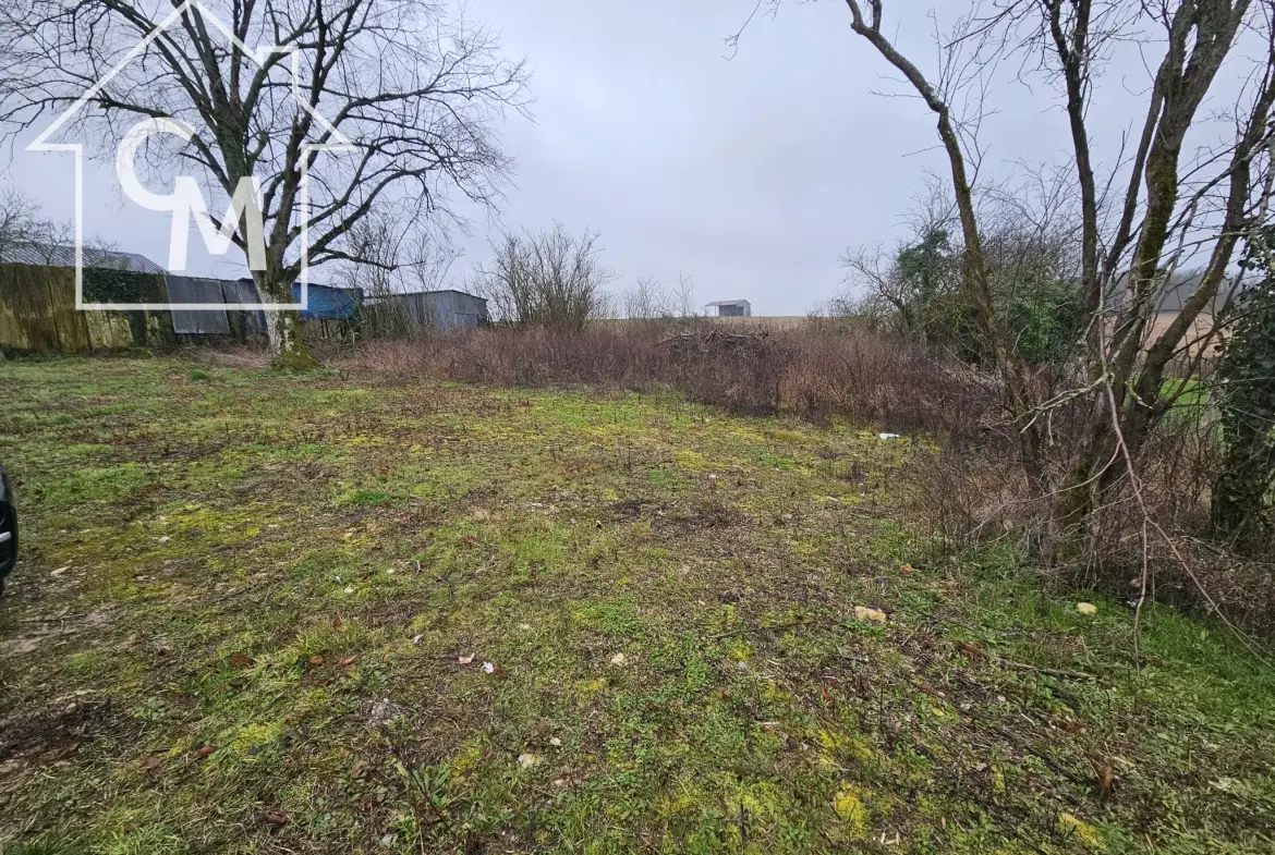 Terrain constructible de 602 m² à Paudy avec parcelle agricole attenante 