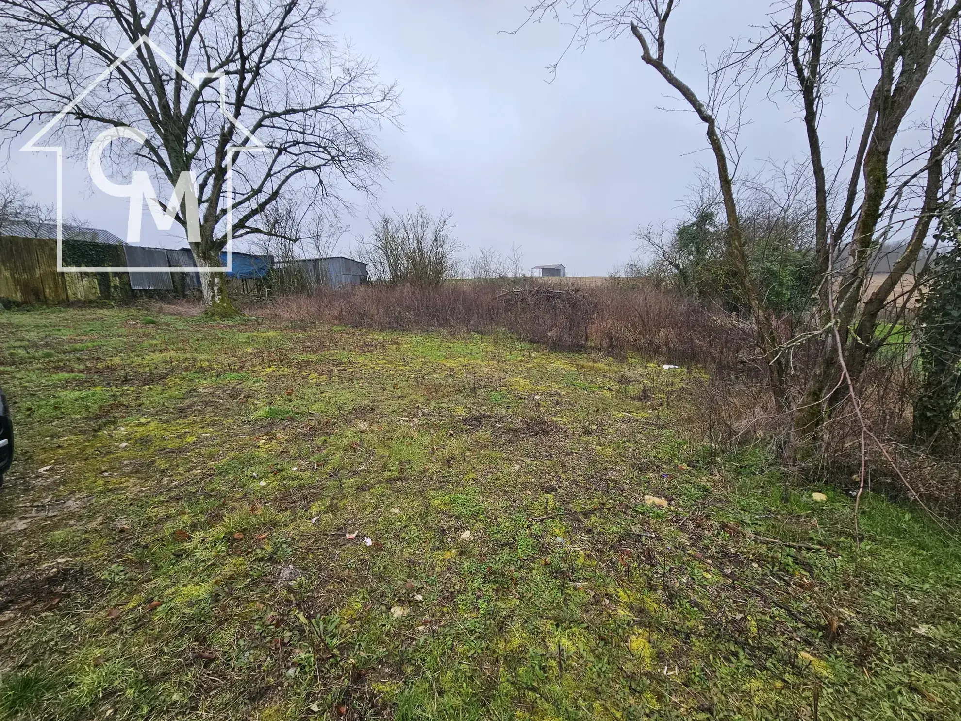 Terrain constructible de 602 m² à Paudy avec parcelle agricole attenante 
