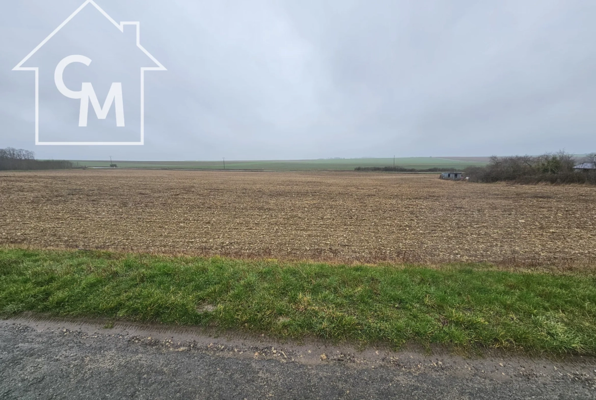 Terrain constructible de 602 m² à Paudy avec parcelle agricole attenante 