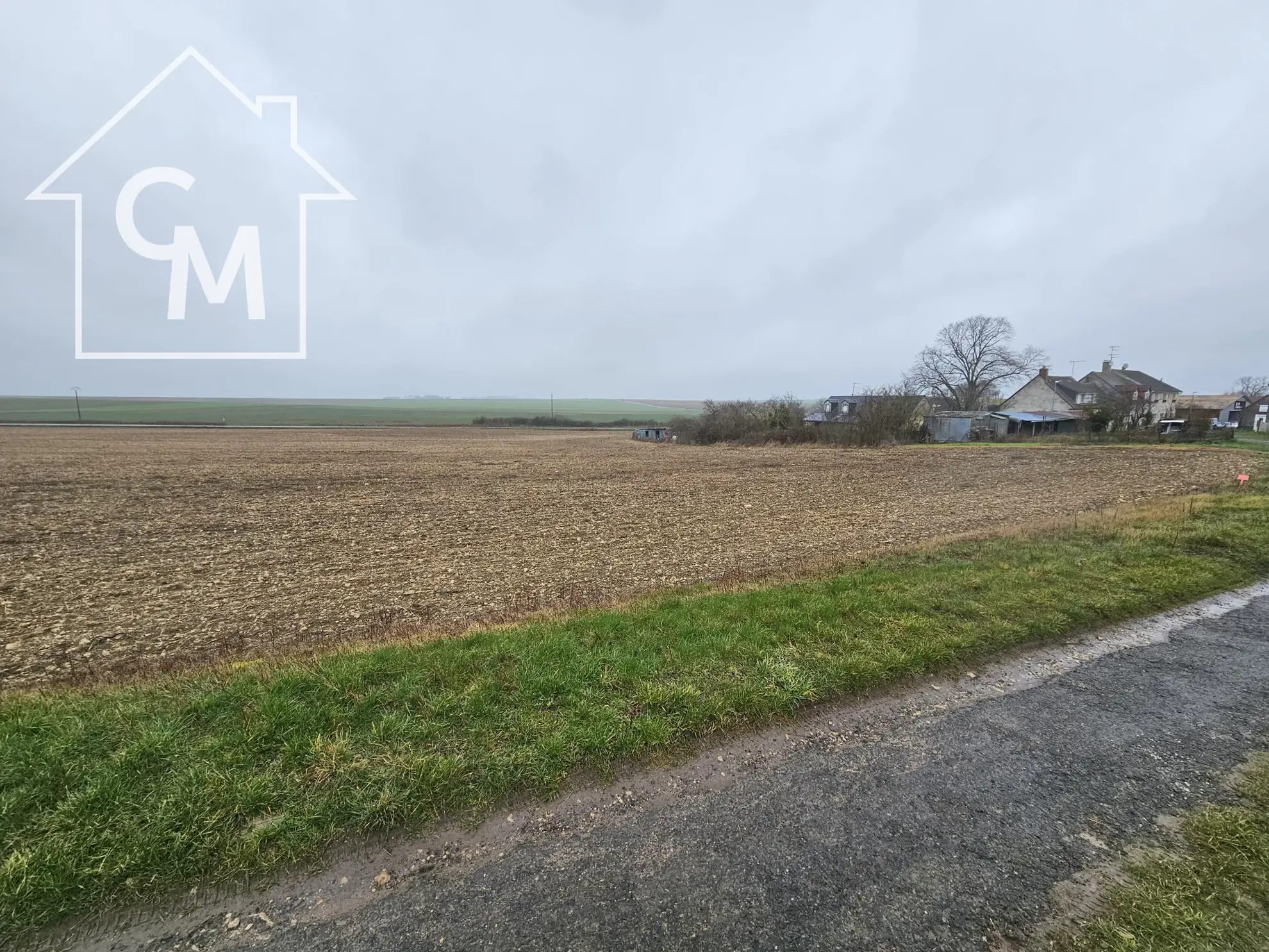 Terrain constructible de 602 m² à Paudy avec parcelle agricole attenante 