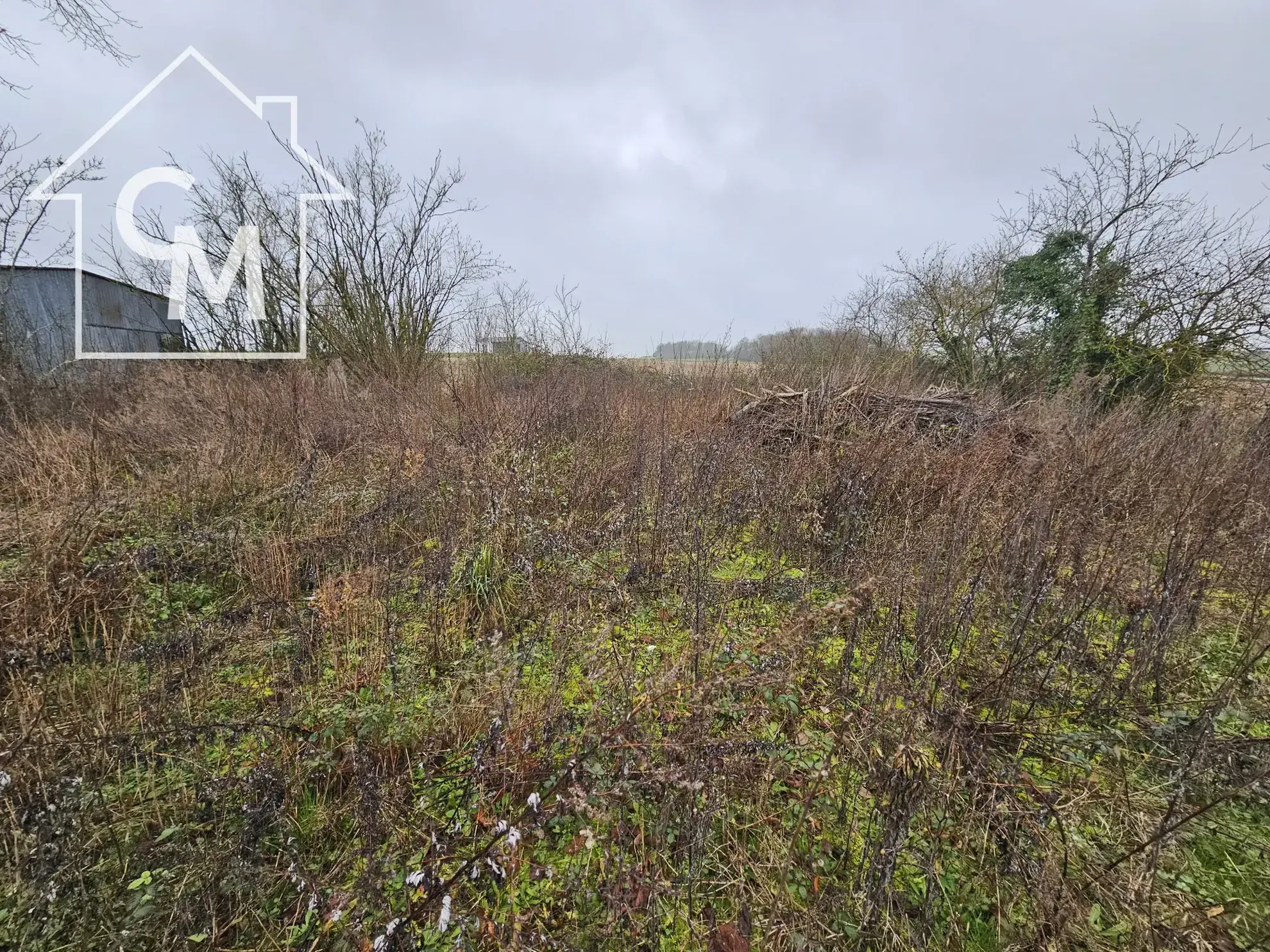 Terrain constructible de 602 m² à Paudy avec parcelle agricole attenante 