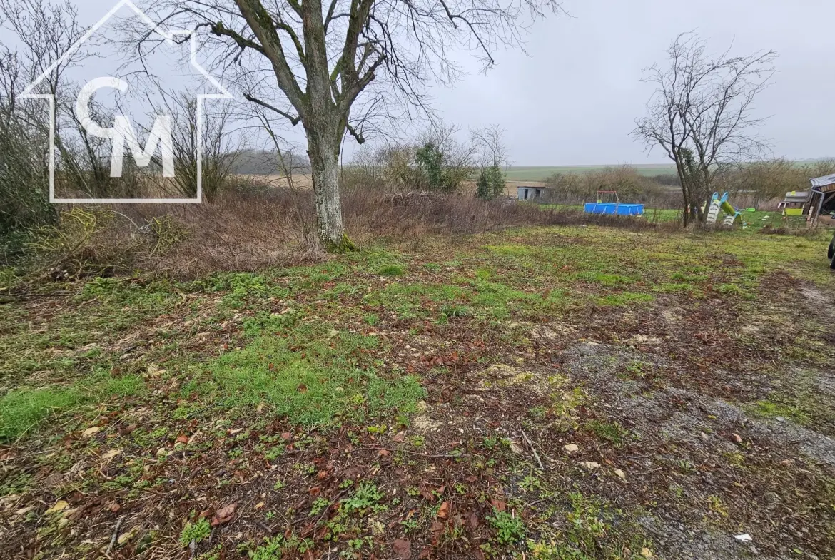 Terrain constructible de 602 m² à Paudy avec parcelle agricole attenante 