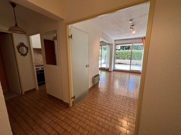Appartement en rez-de-jardin à Nîmes avec terrasse de 39 m² et cave 