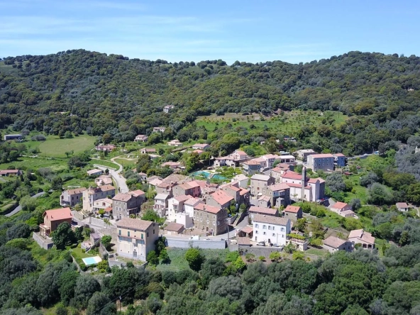Terrain constructible de 950 m² à Casaglione, vue dégagée, proximité Tiuccia