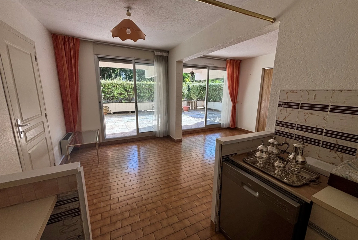 Appartement en rez-de-jardin à Nîmes avec terrasse de 39 m² et cave 
