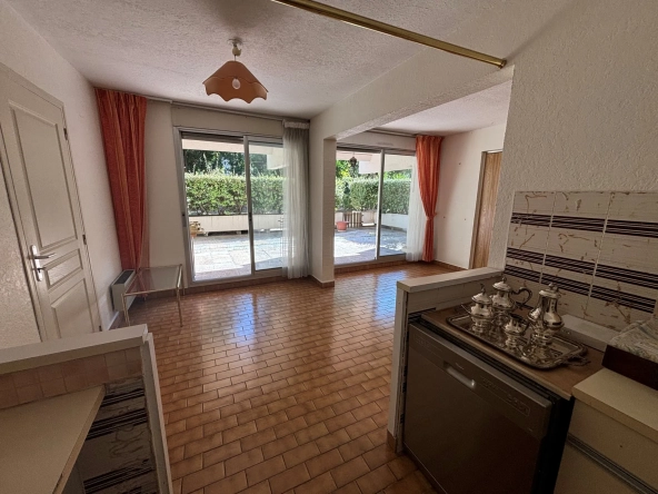 Appartement en rez-de-jardin à Nîmes avec terrasse de 39 m² et cave 