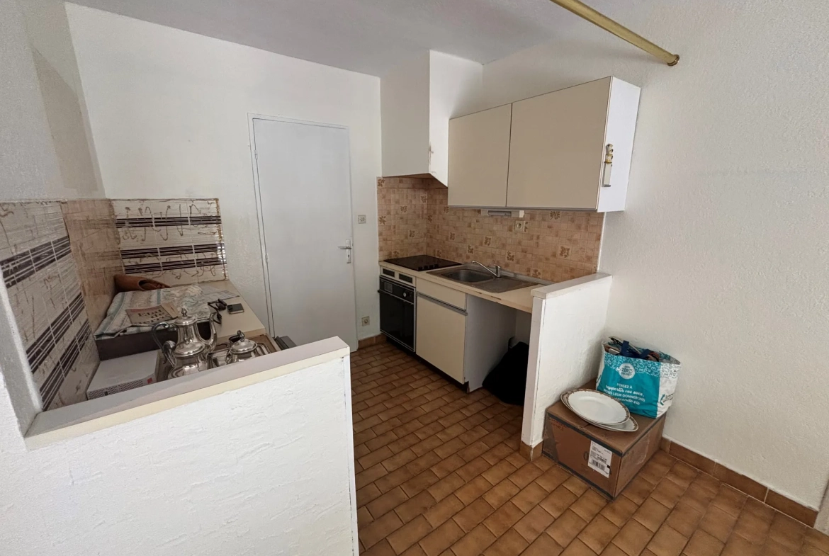 Appartement en rez-de-jardin à Nîmes avec terrasse de 39 m² et cave 