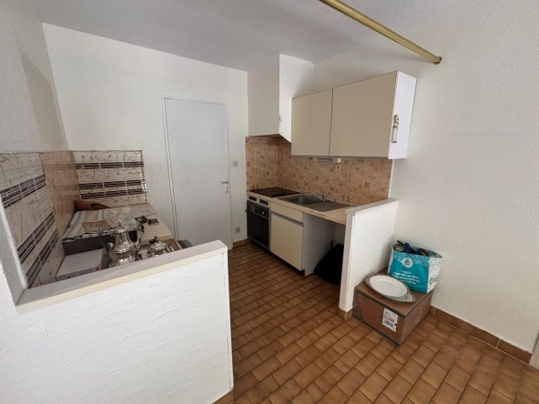 Appartement en rez-de-jardin à Nîmes avec terrasse de 39 m² et cave 